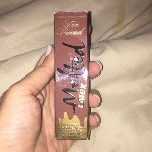 Too Faced-Melted Latex-Strange love